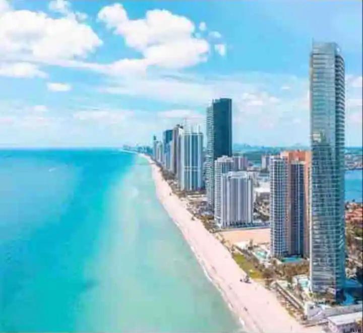 סאני איילס ביץ' Entire Condo In Sunny Isles מראה חיצוני תמונה